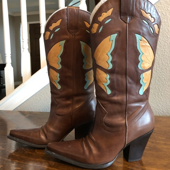 Beautiful Cowboy Boots With Butterfly 